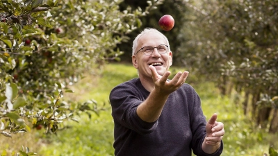 Prof. Dr. Wilfried Schwab forscht über Äpfel für Allergiker. (Foto: Magdalena Jooss)