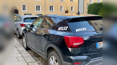 In München gibt es viele Carsharing-Anbieter. Einer davon ist der stationsungebundene Anbieter Miles. Doch weder er noch Stationen anderer Anbieter sind in Allach-Untermenzing zu finden. (Foto: bb)