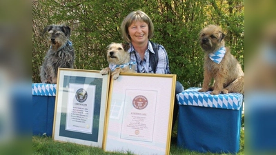 Heidi Deml mit Gustl, dem stolzen Weltrekordhalter. (Foto: HD)