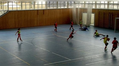 Die Buben und Mädchen kämpften mit viel Einsatz beim ersten JFG Hallenturnier.	 (Foto: VA)