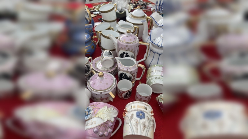 Auf dem Flohmarkt in Brunnthal findet man alte und neue Schätze. (Foto: hw)