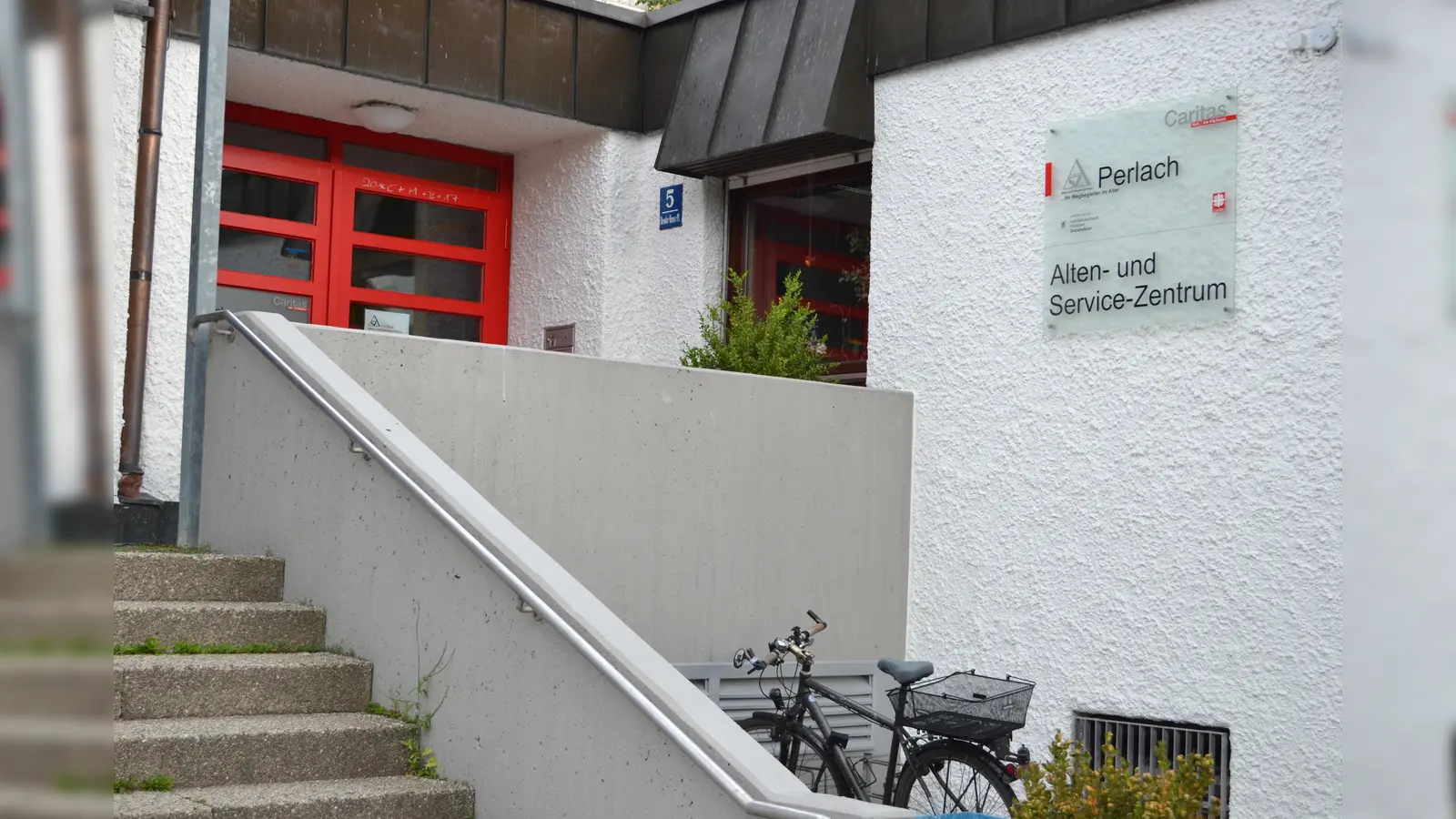 Die Tür des Alten-Service-Zentrum Perlach steht Senioren aus dem Stadtteil immer offen. (Foto: ar)