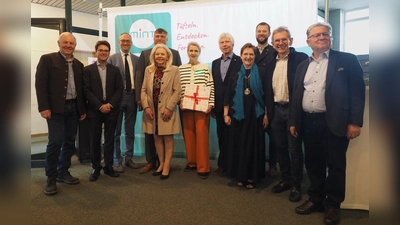 Viele Interessierte aus Politik und Verwaltung nahmen an den Feierlichkeiten teil. (Foto: MINT Campus Dachau, Christiane Falkmann)