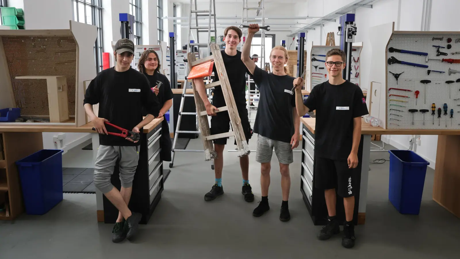 Die Mitarbeiter der „FahrRad R18“ freuen sich schon auf die Eröffnung der neuen Räumlichkeiten. (Foto: Evangelische Jugend München/ Lorenz Schuster)