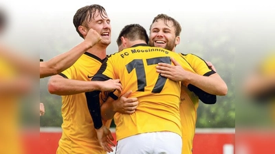 Fünfmal konnten die Moosinninger am letzten Samstag jubeln, zweimal waren sie dabei nicht mal selbst Vollstrecker. Hier hatte Peter Werndl das 2:0 erzielt.	 (Foto: Christian Riedel)