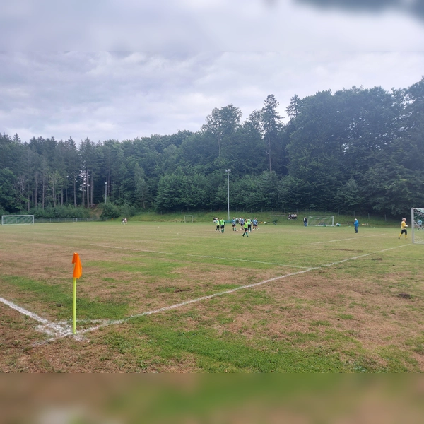 Auch im malerischen Alois-Brunner-Stadion wird gespielt: Der SV Wangen empfängt den 1. FC Weidach. (Foto: bas)