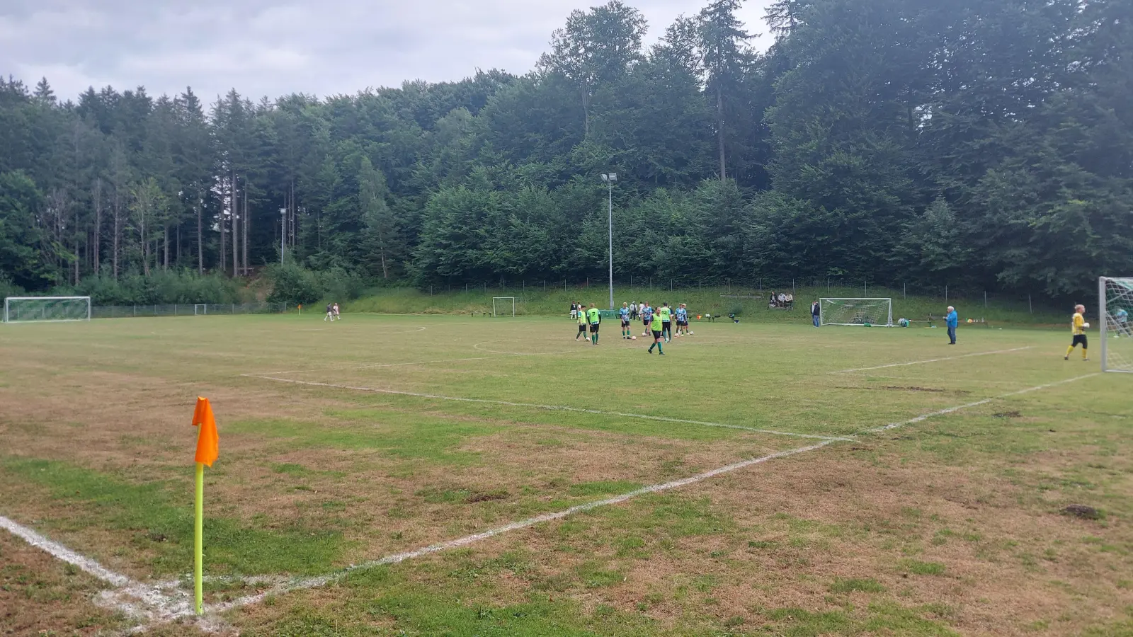 Auch im malerischen Alois-Brunner-Stadion wird gespielt: Der SV Wangen empfängt den 1. FC Weidach. (Foto: bas)