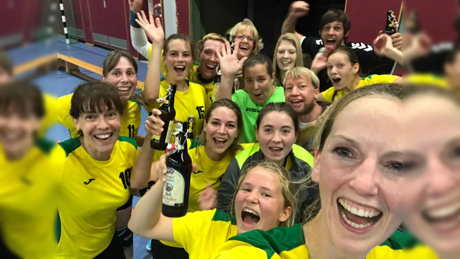 Glücklich über den tollen Saisonauftakt: Die Handballerinnen des MTSV Schwabing. (Foto: Verein)