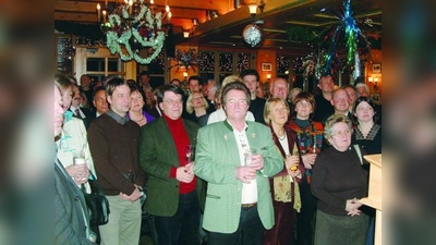 Volles Haus: Kommunikation ist groß geschrieben beim Neujahrsempfang des Bezirksausschusses. Vertreter der Neuhauser und Nymphenburger Institutionen und Vereine nehmen den Termin deshalb gerne wahr. (Foto: bb)