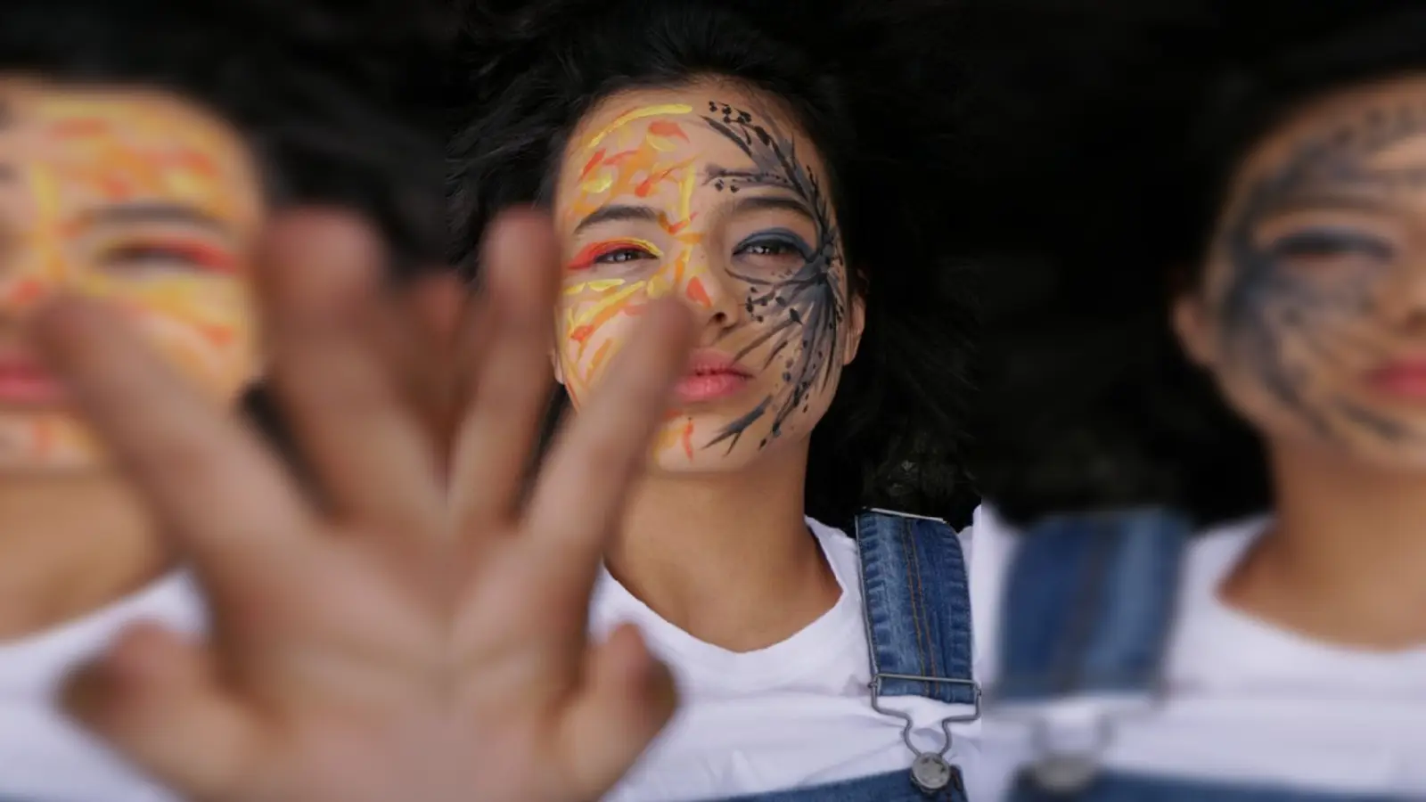Schüler des Ernst-Mach-Gymnasiums präsentieren Theaterperformance „Ihr kriegt mich nicht”.  (Foto: VA)