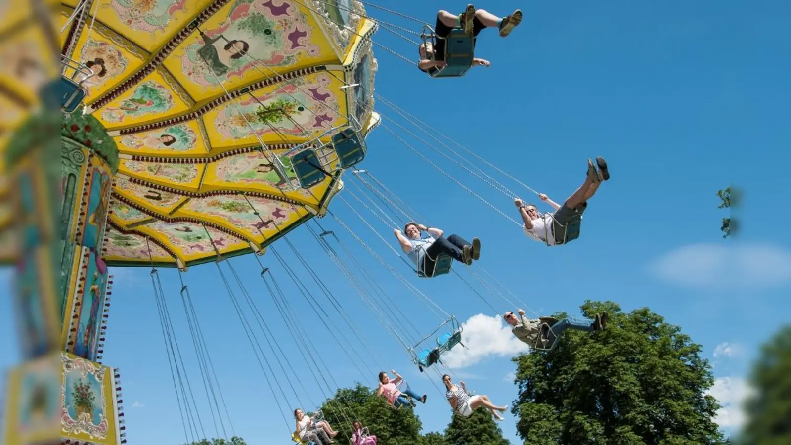 Hoch hinaus geht es mit dem Kettenkarussell auf dem Magdalenenfest. (Foto: BLV)