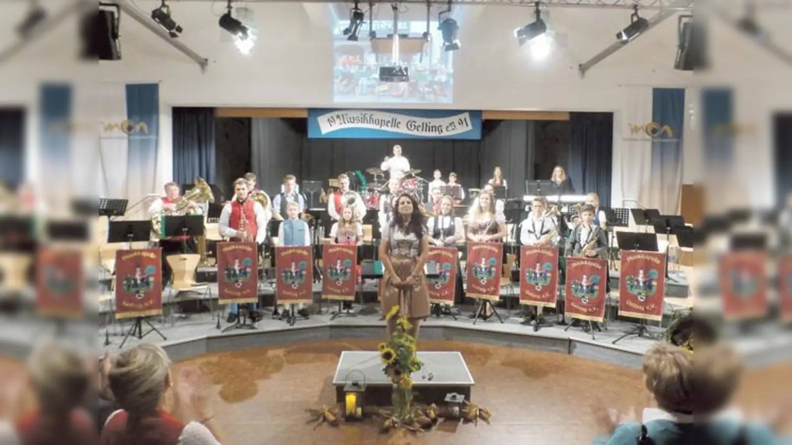 Die Jugendkapelle Gelting/Poing mit ihrer Dirigentin Christine Westermair überzeugte auch  den Wertungsrichter, der 91 von 100 möglichen Punkten gab.	 (Foto: Musikkapelle Gelting)