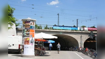 Der Laimer S-Bahnhof ist ein stark frequentierter Umsteigebahnhof – ohne Toilette! Bahn und Stadt berufen sich darauf, nicht zuständig zu sein. (Foto: tg)