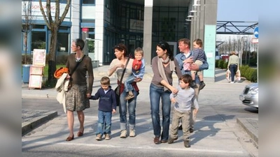 Der Verkehr vor dem Kinderhaus „Xundi” ist besonders unübersichtlich. Kinder und Erwachsene müssen dort innehalten und versuchen, die Lage zu klären, wenn sie die Fahrbahn unbeschadet überqueren wollen. (Foto: tg)