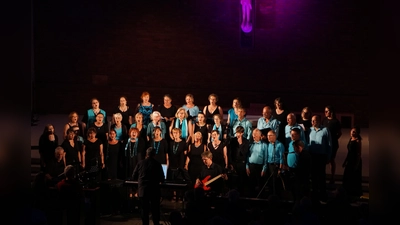 Eine „Sentimental Journey” unternimmt der Crossover-Chor SoundAround am 25. Oktober anlässlich ihres 25. Jubiläum. (Foto: SoundAround)