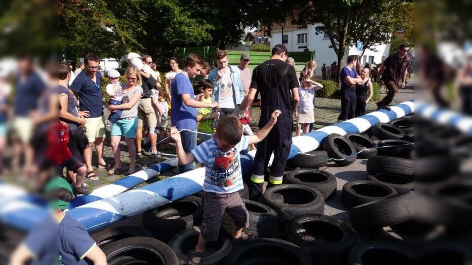 Am Samstag wird der alte Kirchseeoner Maibaum weichen müssen.  (Foto: Aktion Maibaum Kirchseeon)