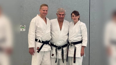 Gemeinsames Training mit Fritz Oblinger (Mitte): Johannes Beheim und Jenny Lauterbach. (Foto: 1. Budo-Verein Herrsching e.V.)