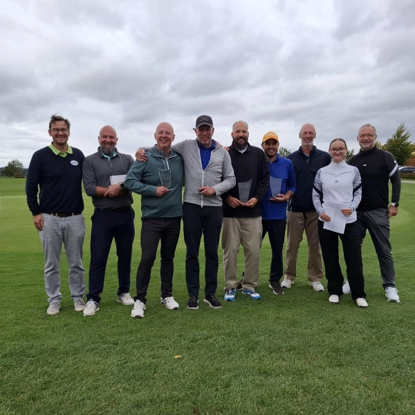 Auf der Golfrange Germering (v.l.): Andreas Aumann (Anlagenleitung), Eldin Operta, Matthias Piendl, Werner Vogt, Alexander Schmitz, Alexander Lukas, Peter Eggendorfer, Laura Scheel und Helmut Scheel.<br>  (Foto: Golfrange)