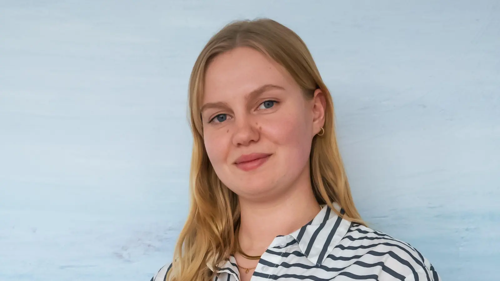 Isabelle Gütting beantwortet die Fragen der Bürgerinnen und Bürger zur Eingliederungshilfe für Menschen mit Behinderungen und zur ambulanten und stationären Hilfe zur Pflege.  (Foto: Carola Plötz/Bezirk Oberbayern )