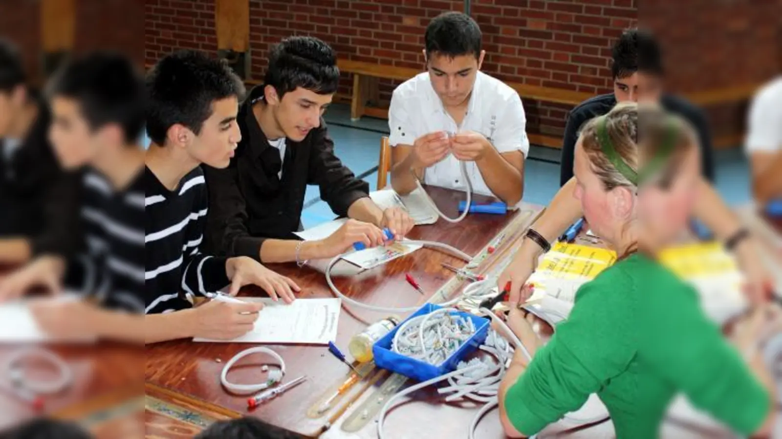 Praktische Aufgaben mussten die Hauptschüler an 20 Stationen bewältigen.	Foto: job (Foto: job)