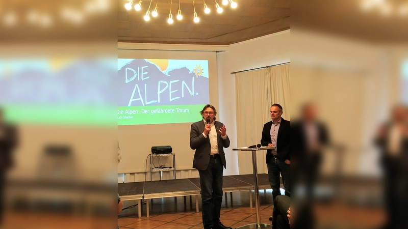 DAV-Vizepräsident Rudi Erlacher stellte das Vortragsprogramm im Rahmen der Jubiläumsfeierlichkeiten des Alpenvereins vor. (Foto: Stefan Dohl)