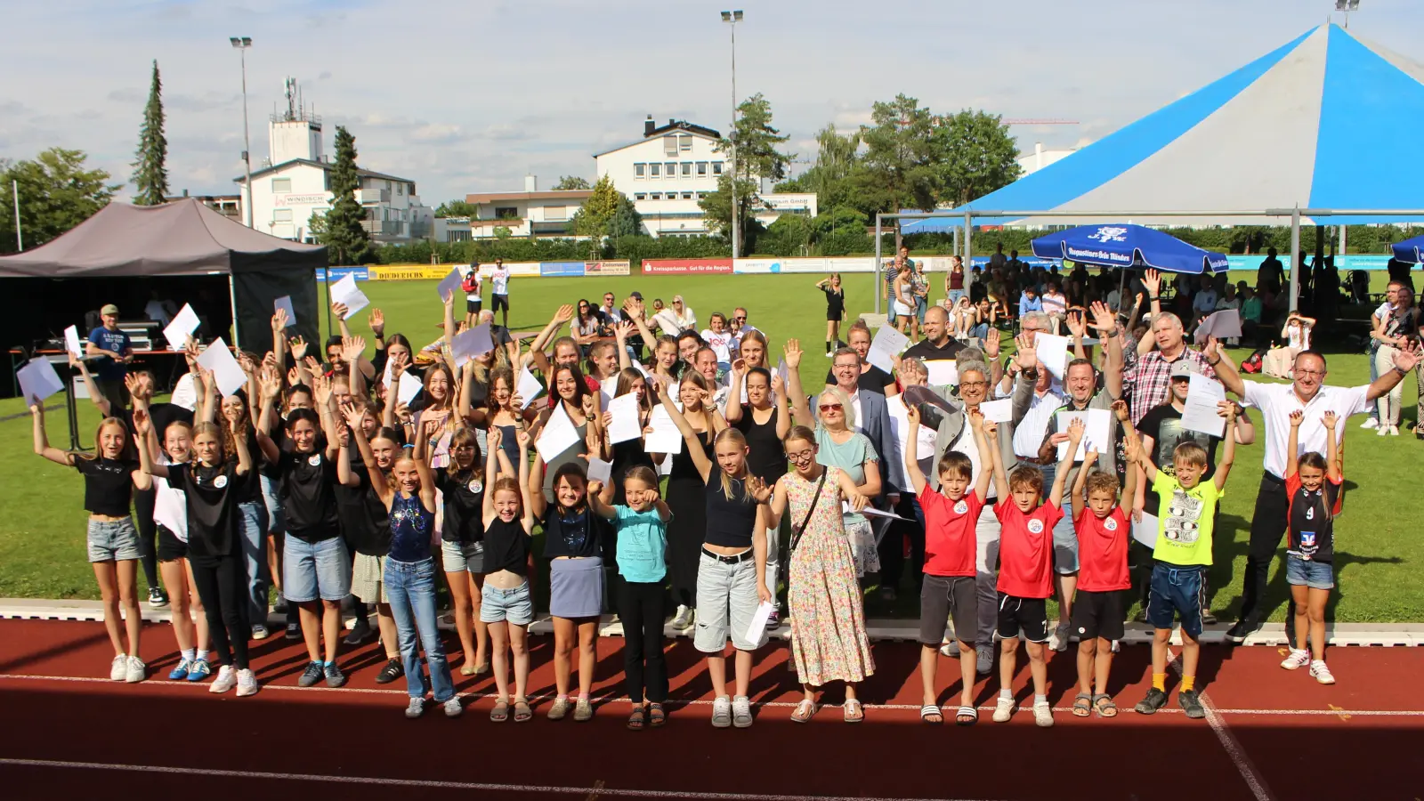 Die ausgezeichneten Sportlerinnen und Sportler. (Foto: Jörg Danowski)