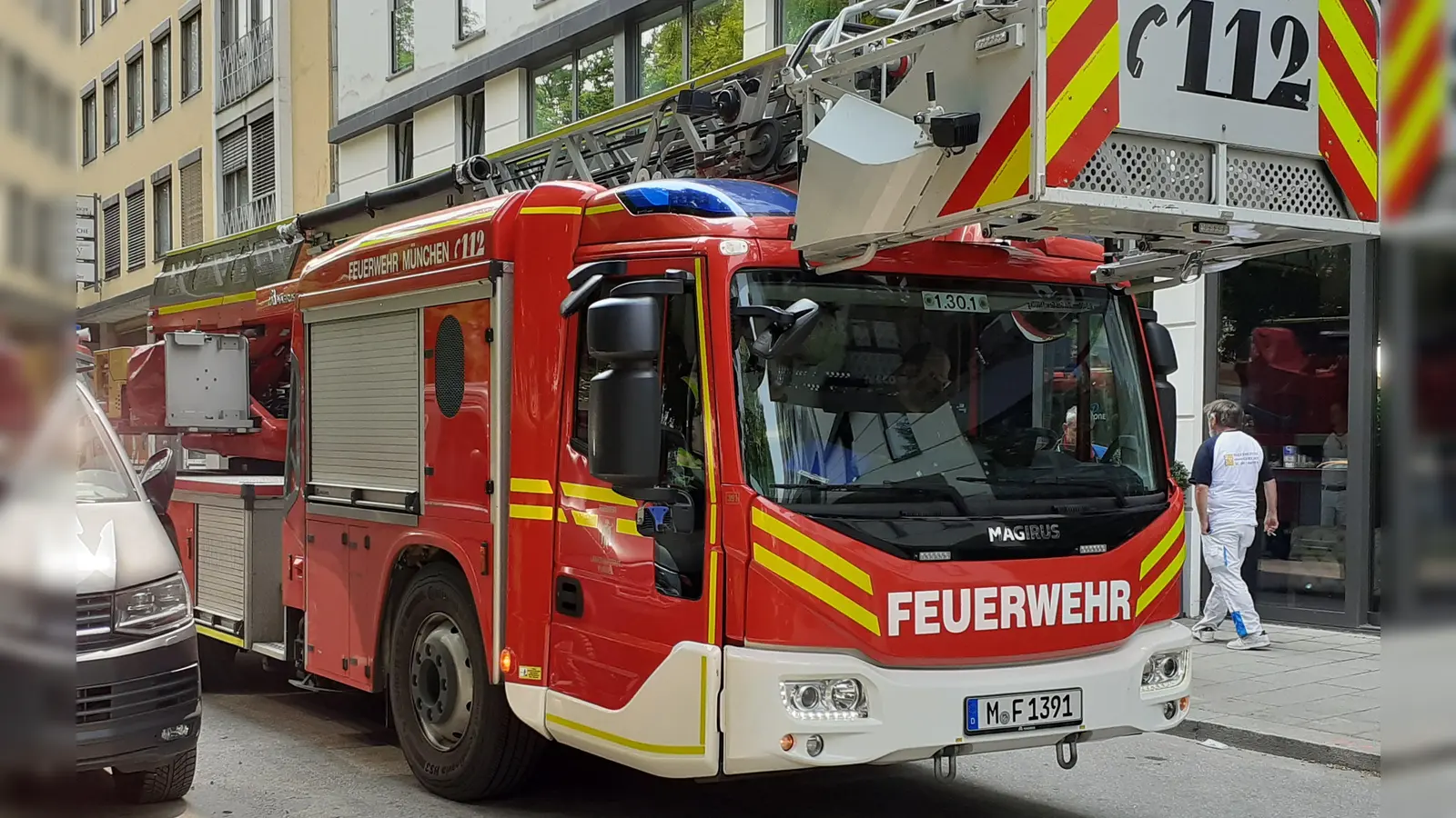 60 Feuerwehrkräfte waren bei dem Brand in Bogenhausen im Einsatz.  (Archivbild: mha)