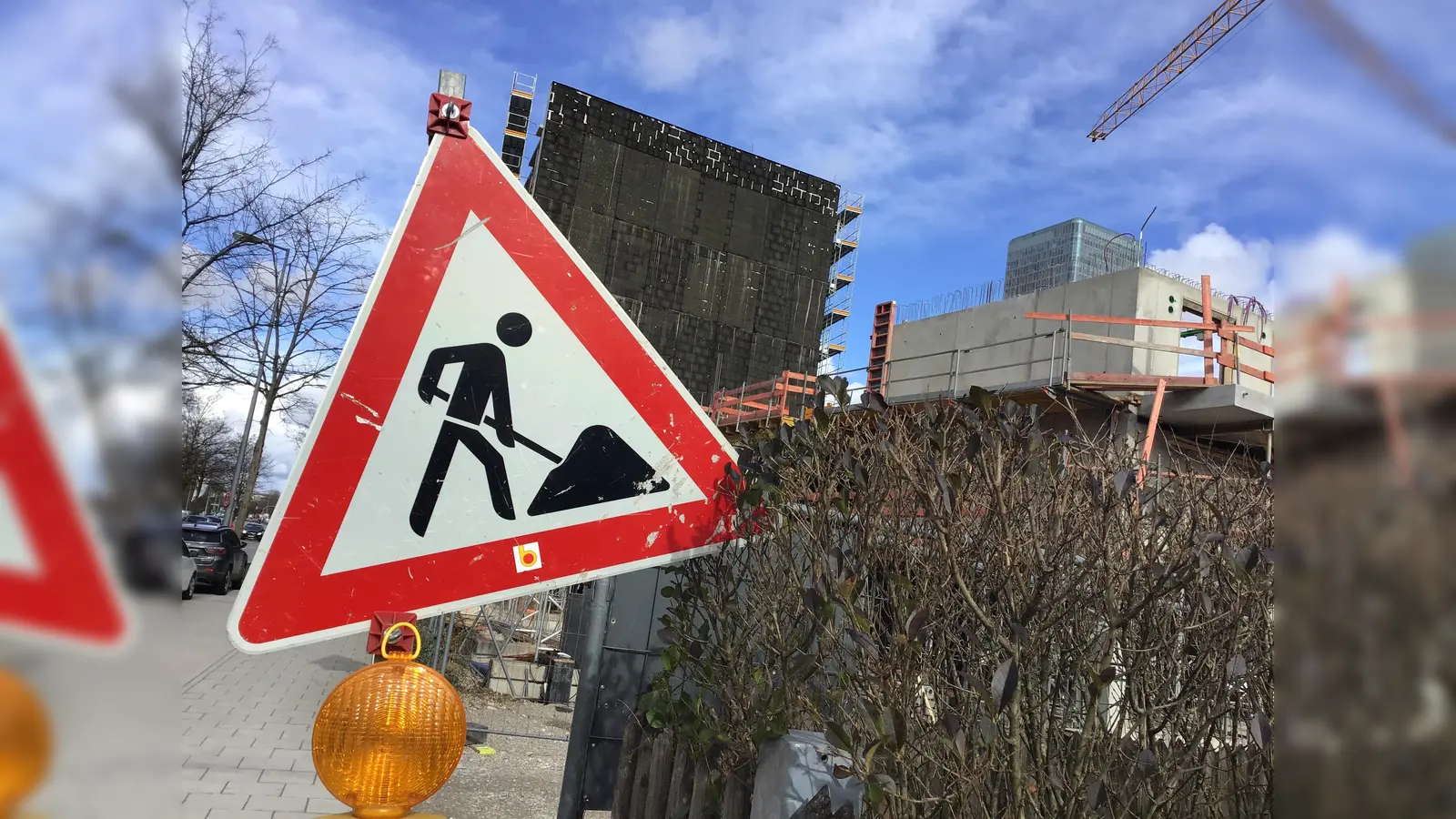 Bei den SWM wird viel gebaut und in die Zukunft investiert, so in Moosach. (Foto: Daniel Mielcarek)