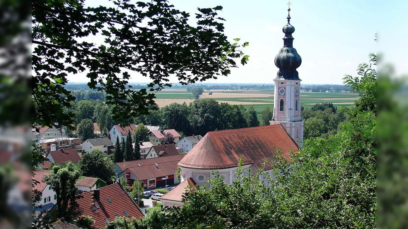Auch im ländlichen Erdinger Raum ist ein Anstieg der Grundstückspreise zu verzeichnen. (Foto: CC BY-SA 4.0)