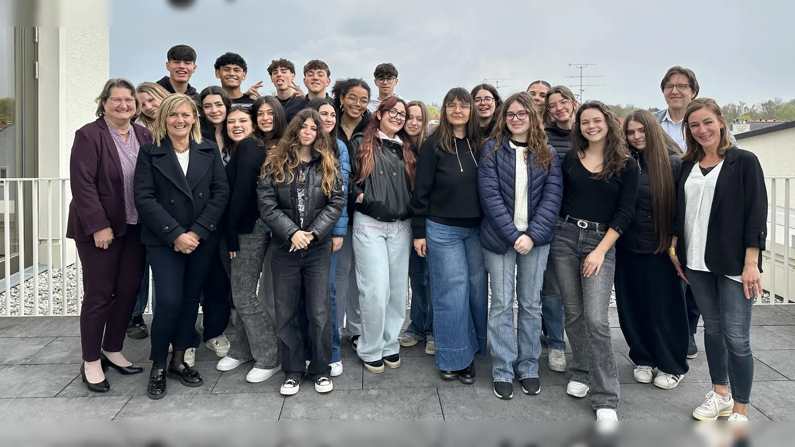 21 Austauschschülerinnen und -schüler aus San Lazzaro di Savena besuchten das Rathaus. (Foto: Gem)