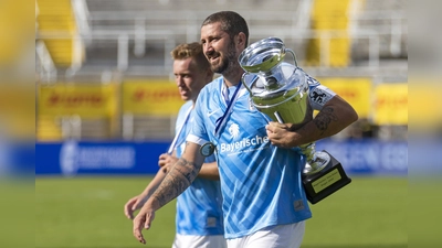 Novum im Trophäenschrank des TSV 1860 München: der bayerische Landespokal.  (Foto: Anne Wild)