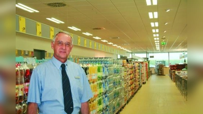 Filialleiter Richard Geisler freut sich auf die Eröffnung. (Foto: us)