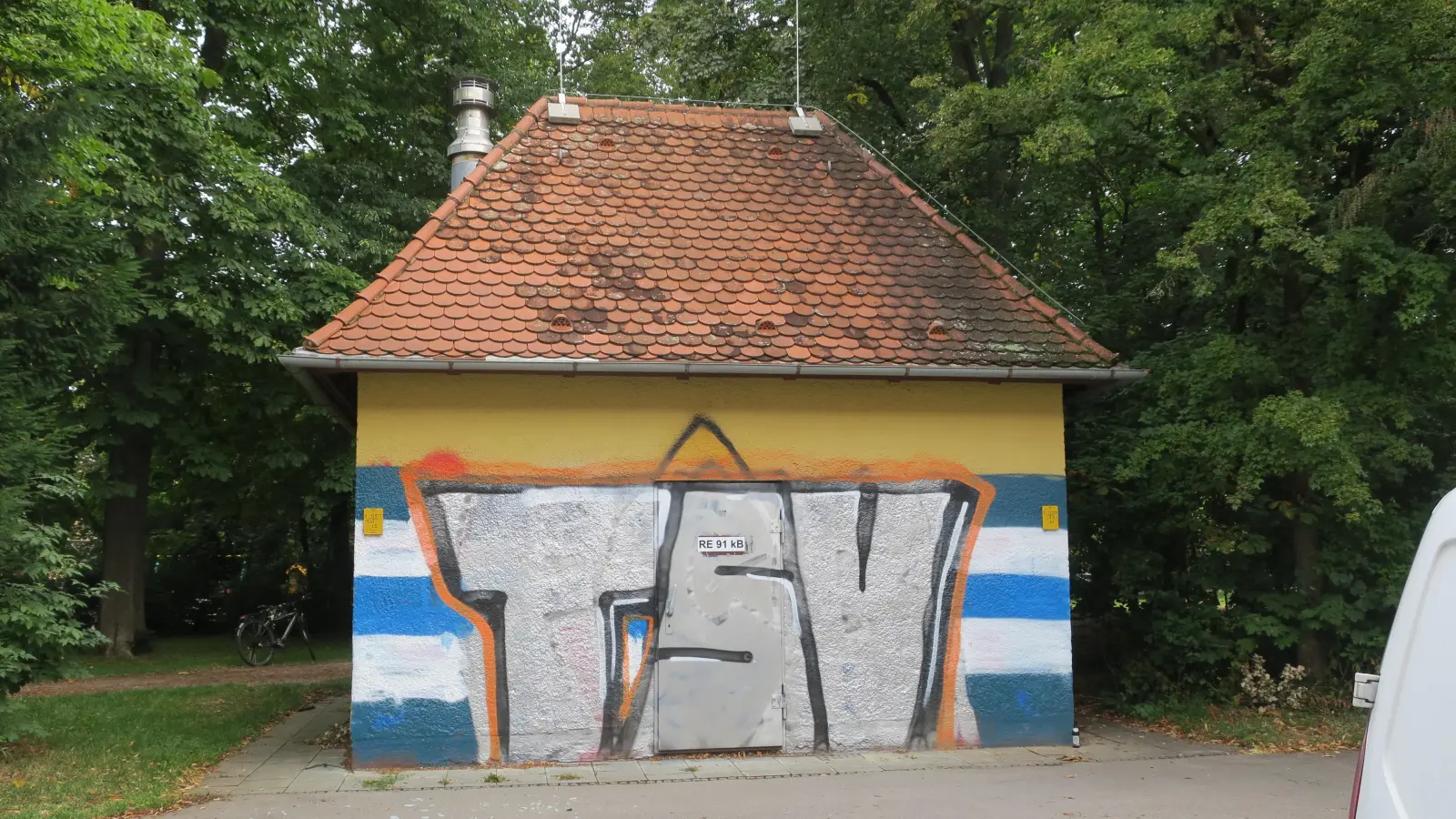 Das kleine Häuschen am Agricolaplatz soll von Profis neu gestaltet werden. (Foto: Gerhard Laub)