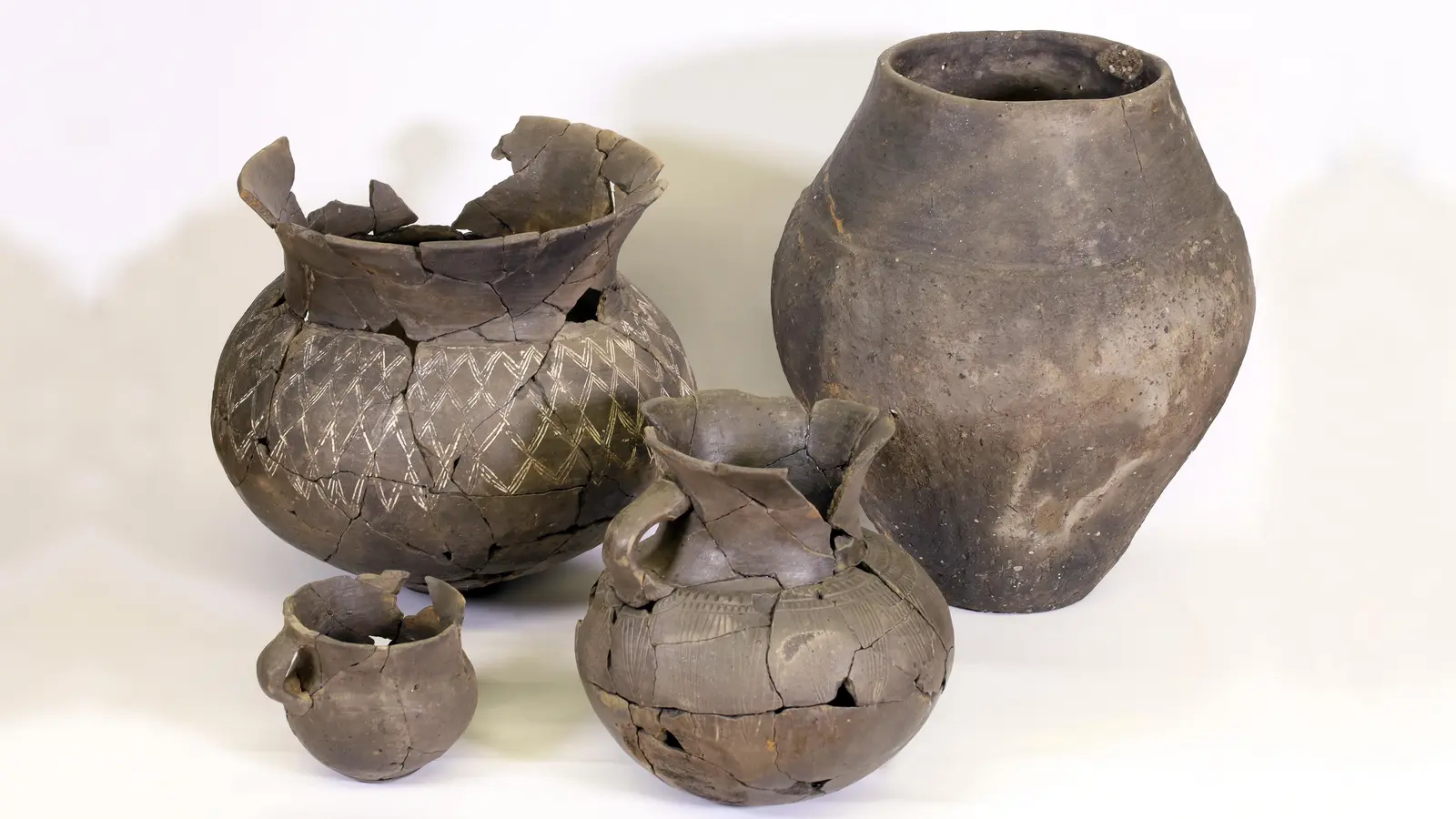 Mehr als 70 Tongefäße wurden aus dem Erdreich geborgen. (Foto: Marcus Guckenbiehl)