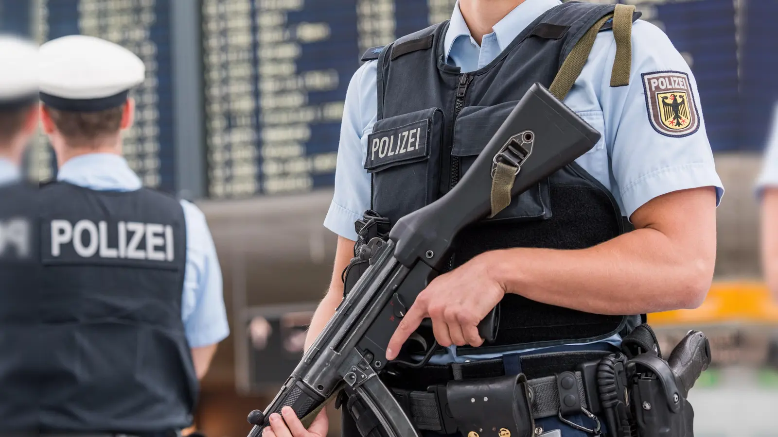Bundespolizisten am Münchner Airport sorgen auf dem gesamten Flughafen für die Sicherheit von Mitarbeitern und Reisenden. Dabei kommt es leider immer öfter zu unschönen Szenen. (Foto: Bundespolizei)