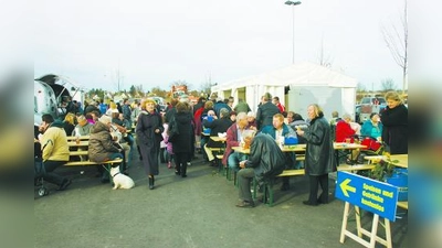Zur Stärkung gab es für die Kunden beim „Pre-Opening” kostenlose Speisen und Getränke. (Foto: ls)