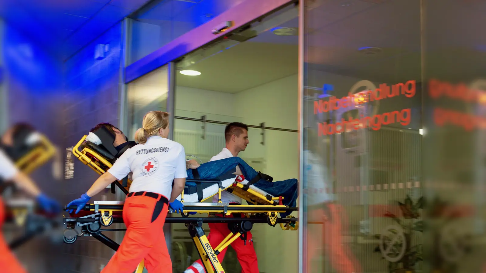Winter bedeutet viel zu tun für den Rettungsdienst des Bayerischen Roten Kreuzes, um in Not geratene Bürger zu versorgen. (Foto: BRK)