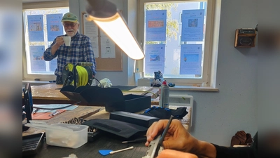 Die Wartezeit vor der Reparatur versüßen kann man sich mit einer Tasse Kaffee. (Foto: Pelkovenschlössl)