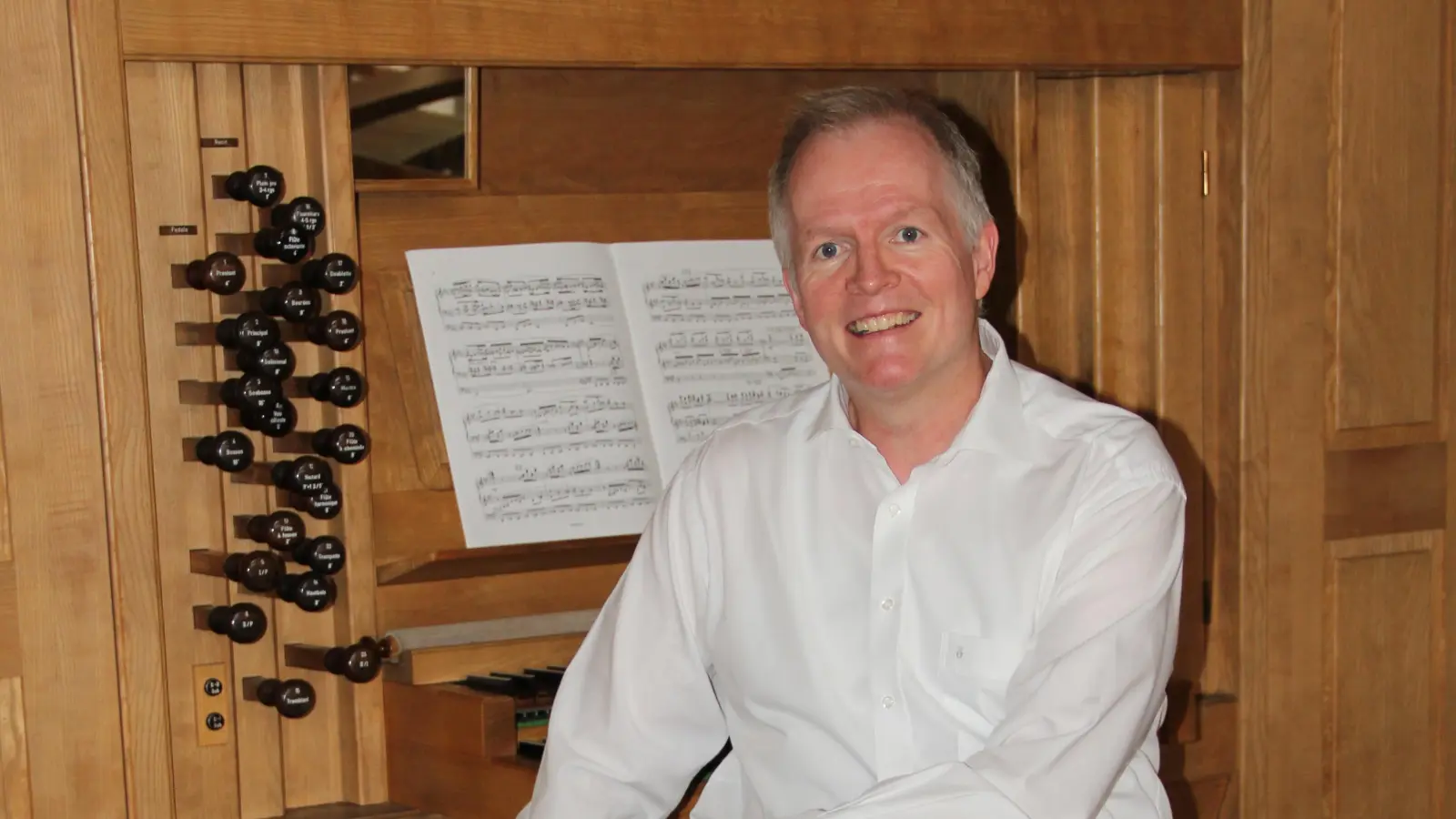 Thomas Rotfuß an der Orgel von St. Stephan. (Foto: pr)