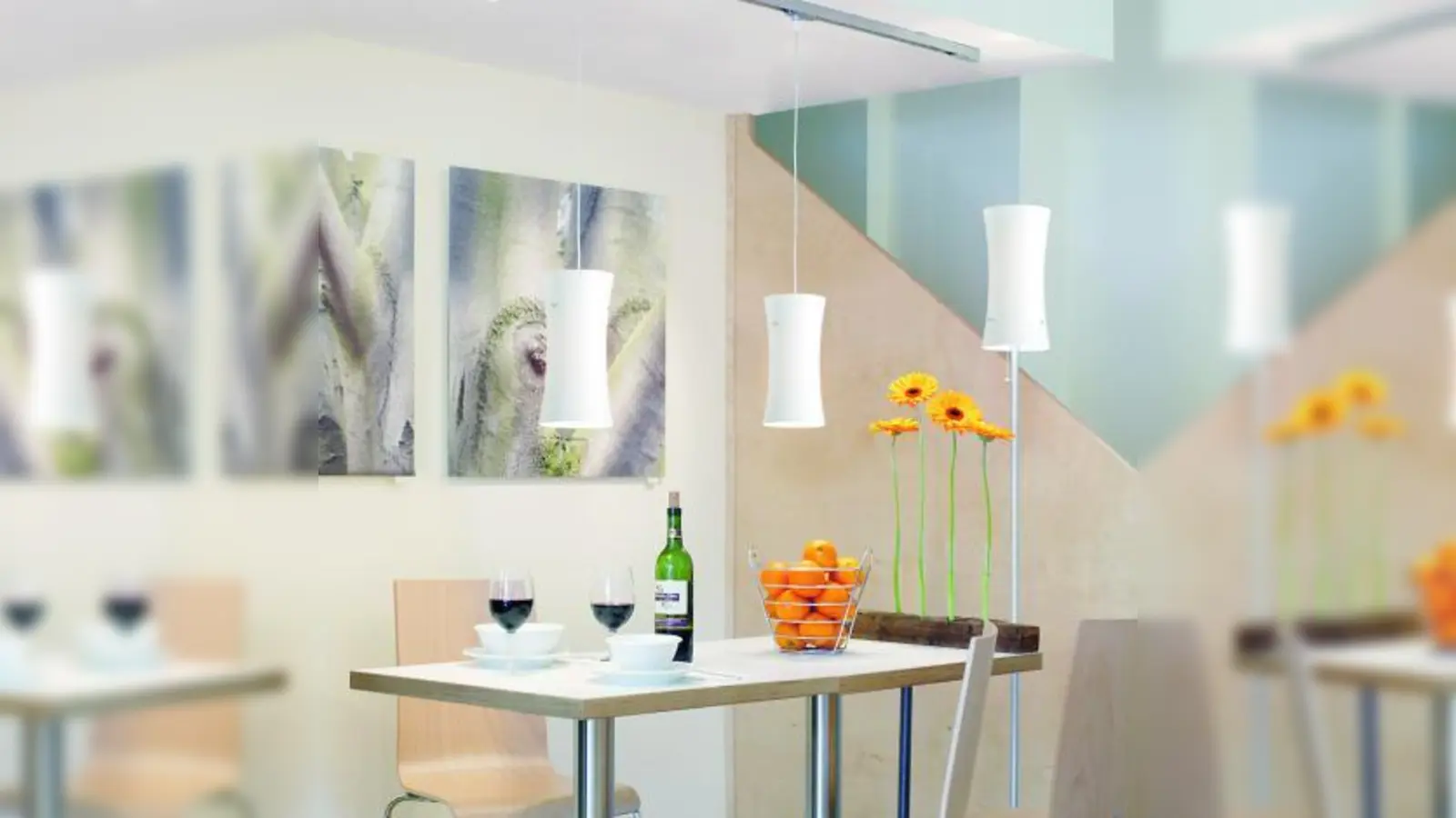 Wer Energiesparleuchten einsetzt, muss heute keine Kompromisse mehr bei Komfort und Design machen. (Foto: djd/Brilliant)