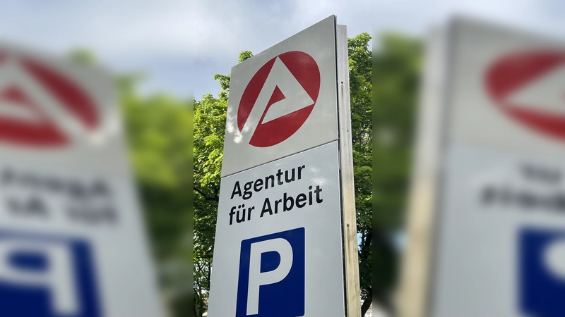 Die Agentur für Arbeit hat alle Hände voll zu tun, um die ständig wachsende Zahl an Arbeitslosen zu betreuen. (Foto: hw)