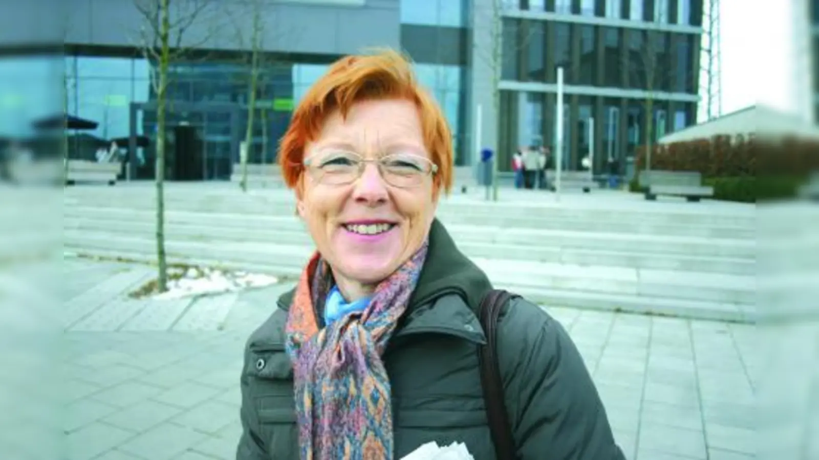 &lt;b&gt;Irmgard Krug, Kleinhadern&lt;/b&gt;<br>Einerseits gibt es schon genug Autobahnen und der Neubau würde eine ziemliche Landschaftszerstörung mit sich bringen, was ich nicht gut finde. Andererseits würde natürlich der Südring für ein besseres Vorankommen im Stadtverkehr sorgen... (Foto: cm)