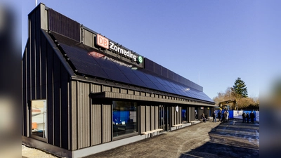 Der neue Bahnhof in Zorneding punktet nicht nur mit einer richtungsweisenden Architektur sondern auch mit seiner klimafreundlichen Bauweise aus regionalen Hölzern. (Foto: Deutsche Bahn AG / Süleyman Siki / BK Media Solutions )