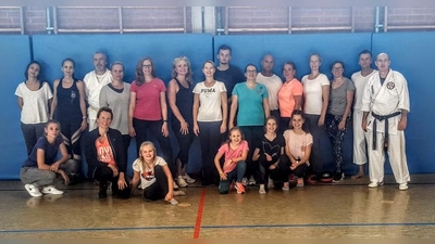 Die erfolgreichen Teilnehmer des Selbstverteidigungslehrgangs in Hohenlinden. (Foto: Verein )