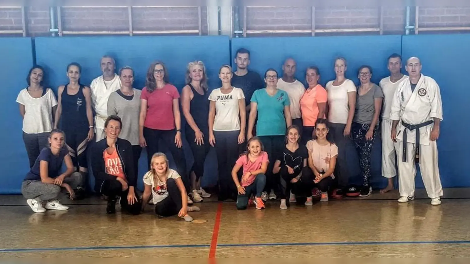 Die erfolgreichen Teilnehmer des Selbstverteidigungslehrgangs in Hohenlinden. (Foto: Verein )