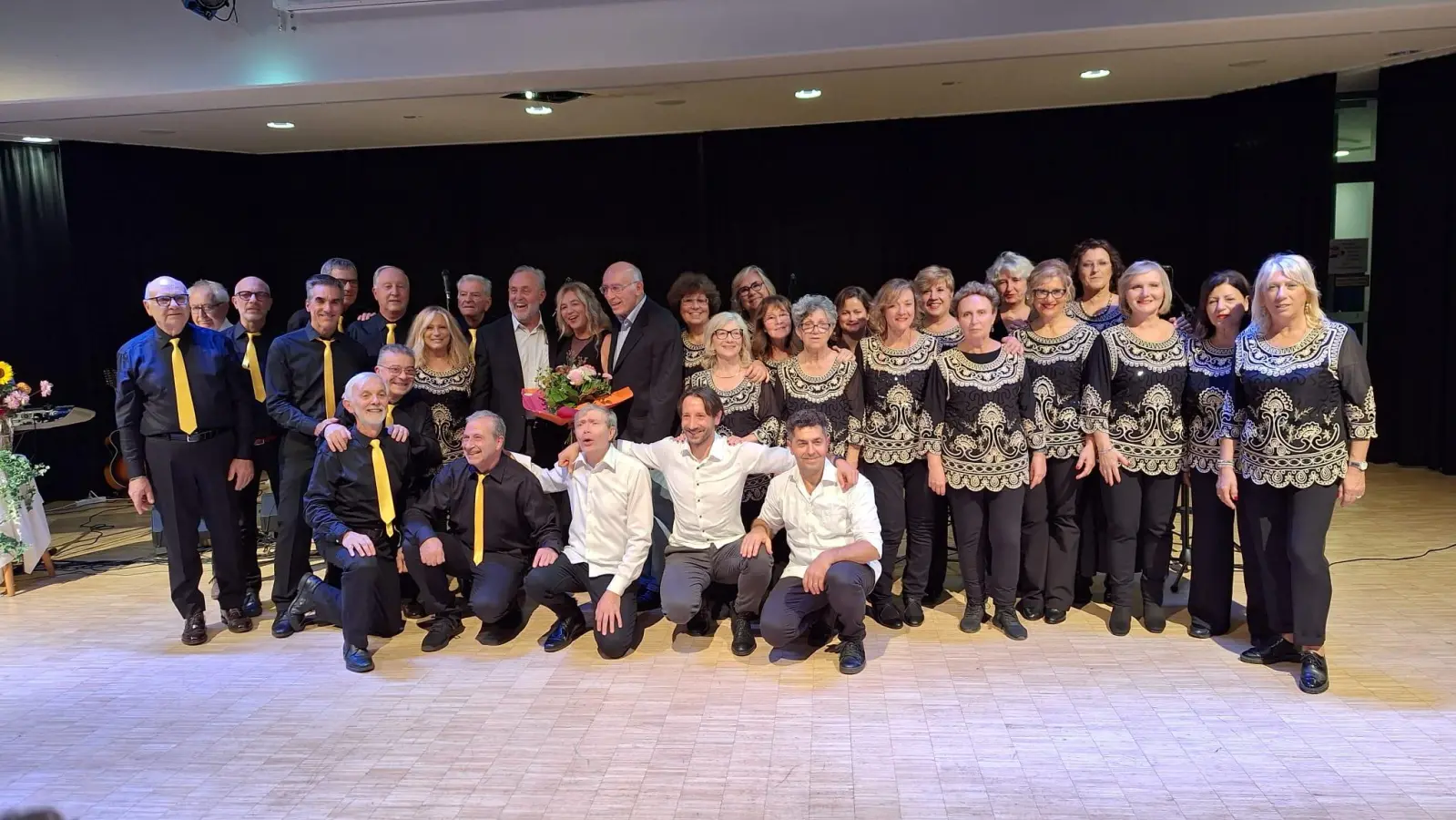 Nach dem Konzert stellte sich der Justice Chorus für ein Grippenbild zusammen. (Foto: Cecinaverein)