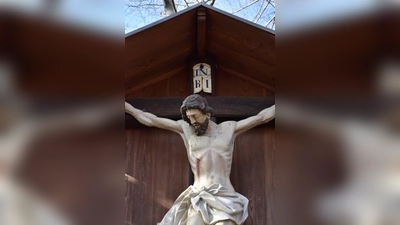 Wo in Possenhofen steht dieses Kruzifix? (Foto: Hauck)