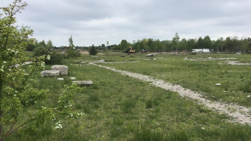 Ausgewählte Wege in der Südlichen Fröttmaninger Heide sollen Namen bekommen. Hier sind Anwohner und Besucher im Rahmen einer Mitmachaktion gefragt.  (Foto: Daniel Mielcarek)