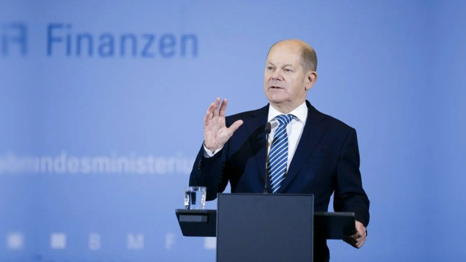 „Die Wirtschaft läuft stabil und die Steuereinnahmen wachsen wieder – und zwar schneller als erwartet”, erklärt Olaf Scholz. (Foto: Bundesministerium der Finanzen)