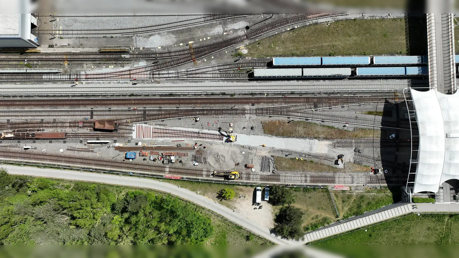 Die Gleisanlage nördlich des U-Bahnhofes Fröttmaning musste erneuert werden. Weichen und ein Teil der Gleise sowie der Stromschiene wurden ausgetauscht. (Foto: © SWM/MVG)